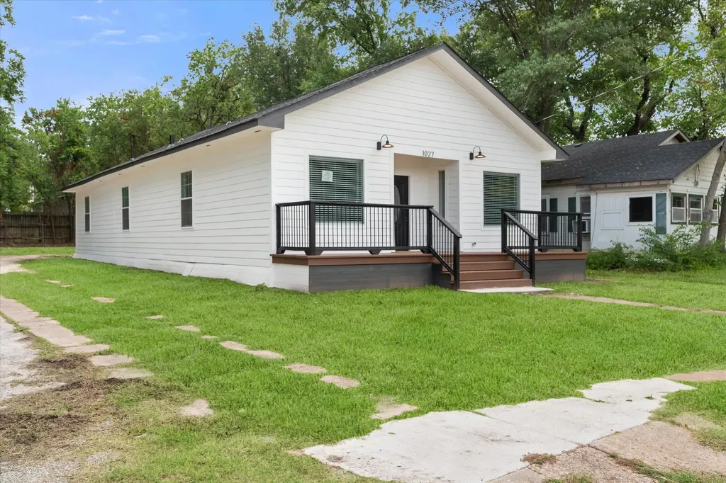 1027 W 2nd Avenue Corsicana TX 75110