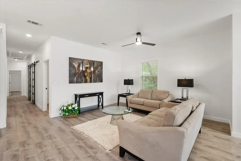 1027 W 2nd Avenue Corsicana TX 75110