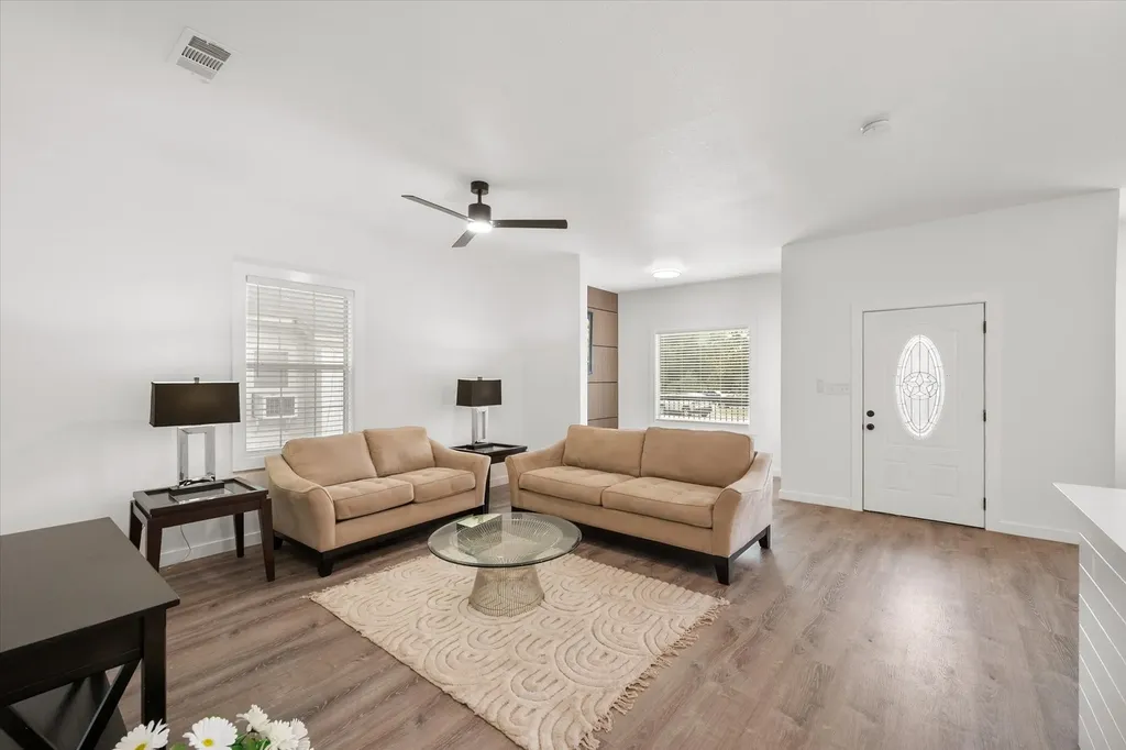 1027 W 2nd Avenue Corsicana TX 75110