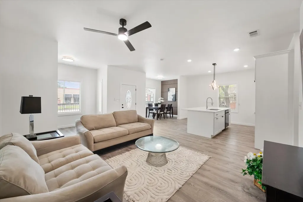 1027 W 2nd Avenue Corsicana TX 75110