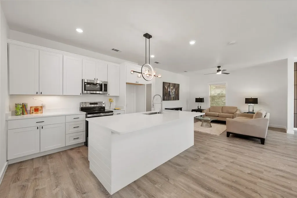 1027 W 2nd Avenue Corsicana TX 75110