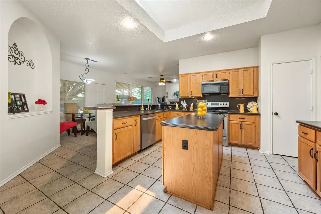 6307 Pierce Arrow Drive Arlington TX 76001