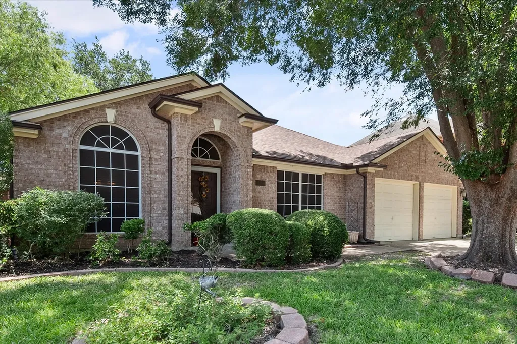 6307 Pierce Arrow Drive Arlington TX 76001