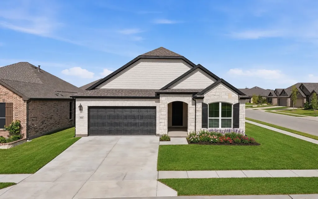 900 Summer Court Justin TX 76247