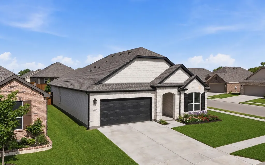 900 Summer Court Justin TX 76247