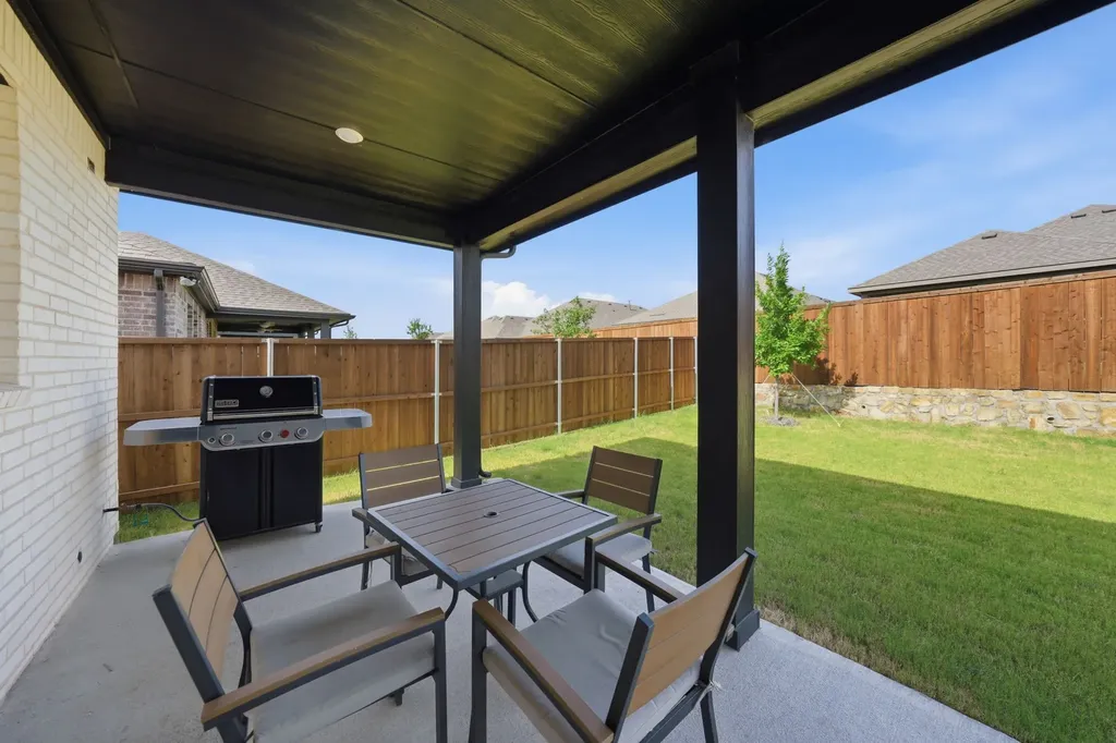 900 Summer Court Justin TX 76247