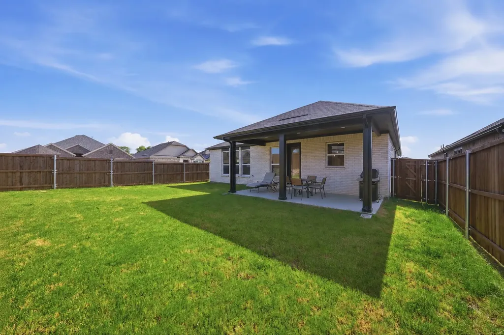 900 Summer Court Justin TX 76247
