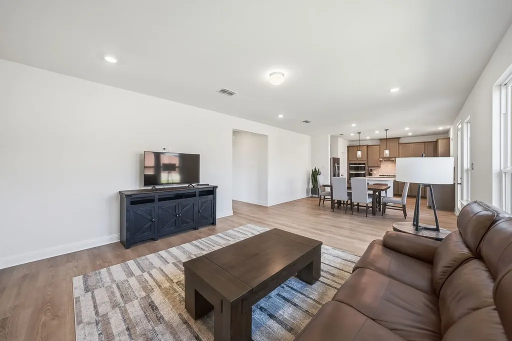 900 Summer Court Justin TX 76247