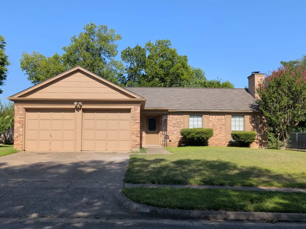 1703 Chittam Drive Euless TX 76039