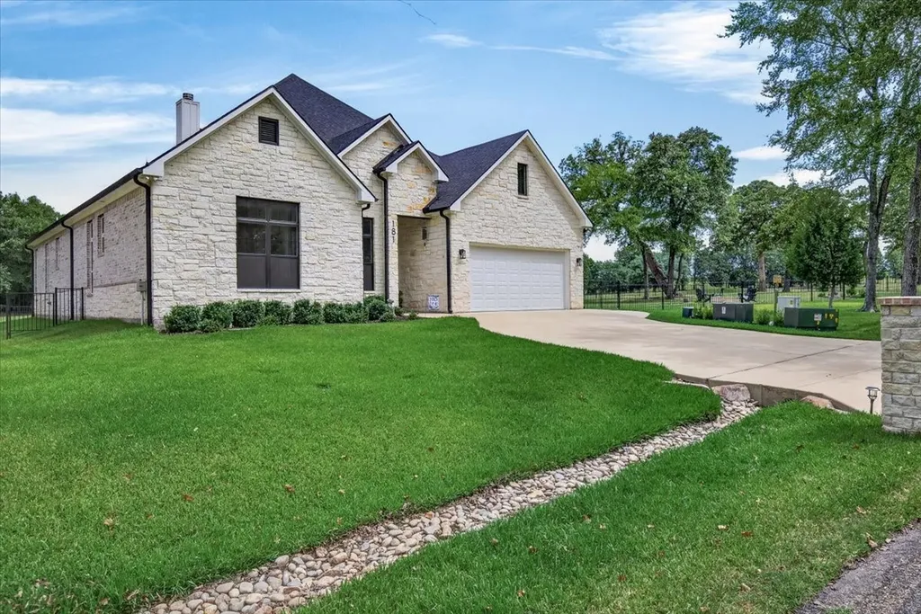 181 Colonial Drive Mabank TX 75156