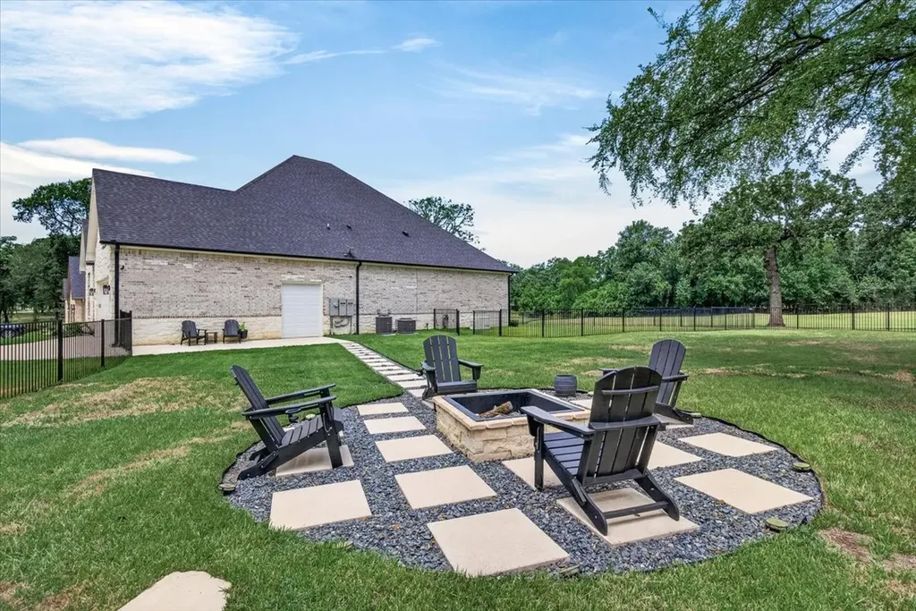 181 Colonial Drive Mabank TX 75156