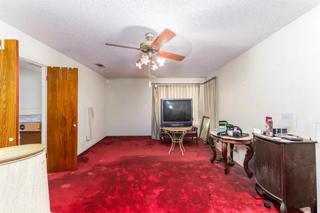 709 Cooks Lane Fort Worth TX 76120