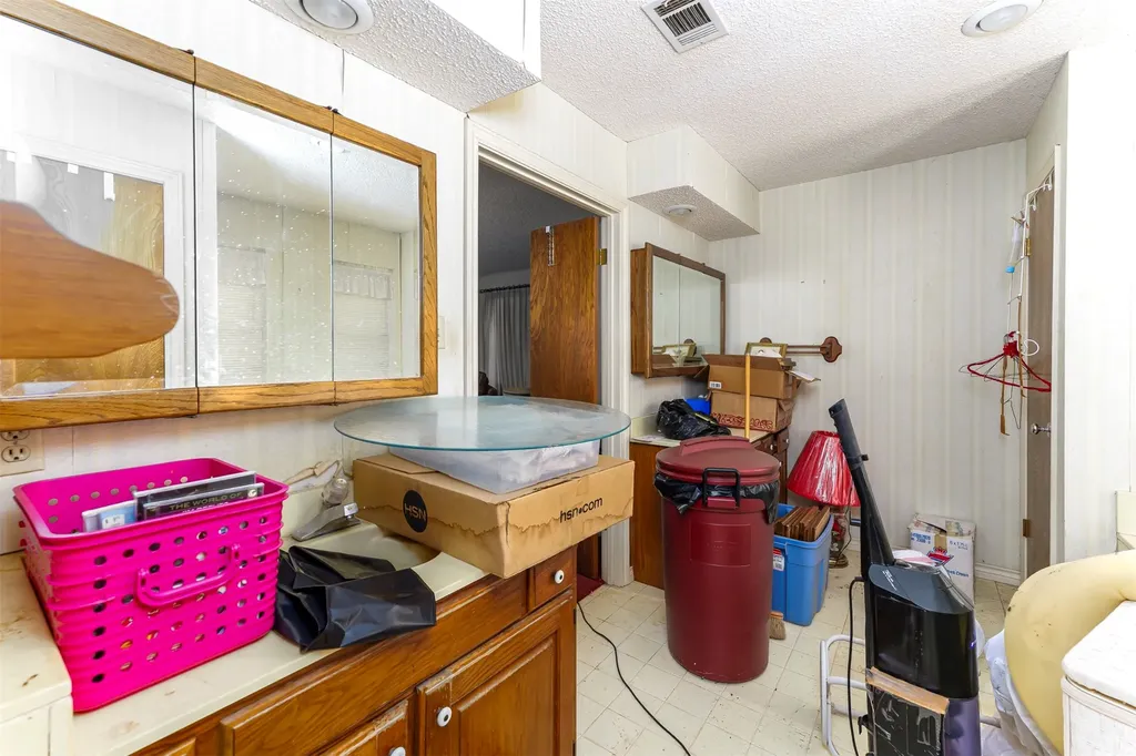 709 Cooks Lane Fort Worth TX 76120
