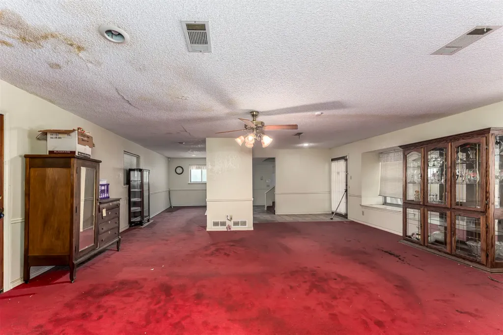 709 Cooks Lane Fort Worth TX 76120