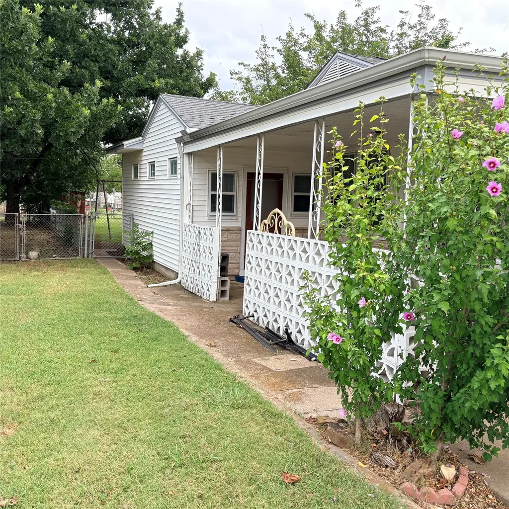 2101 14th Avenue Mineral Wells TX 76067
