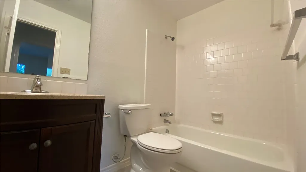 208 E Denton Drive Euless TX 76039