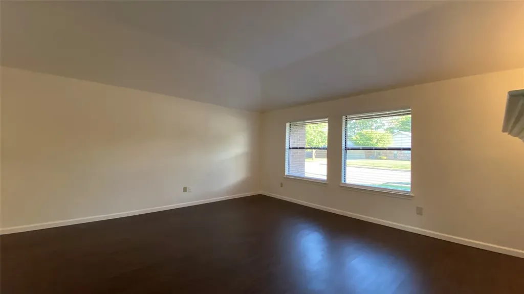 208 E Denton Drive Euless TX 76039