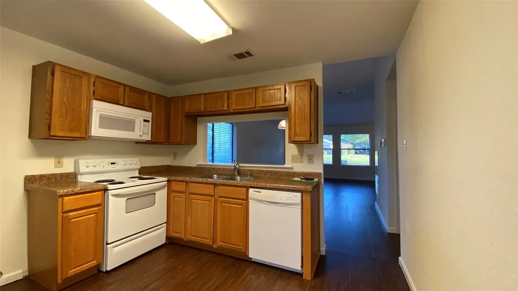 208 E Denton Drive Euless TX 76039