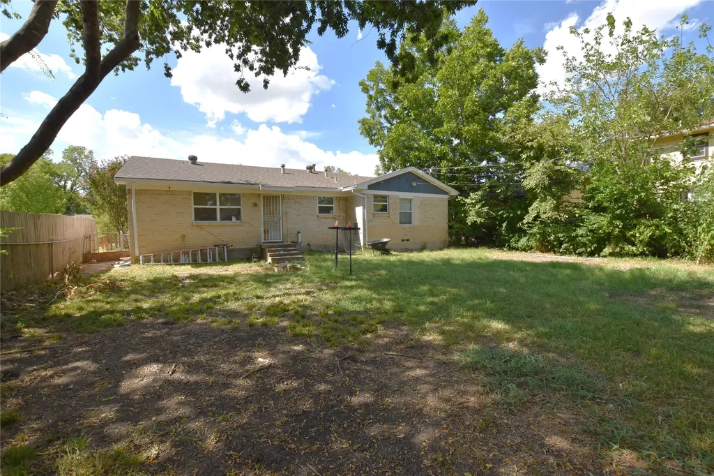 1718 Summit Street Mesquite TX 75149