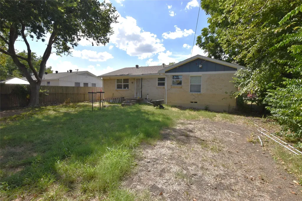 1718 Summit Street Mesquite TX 75149