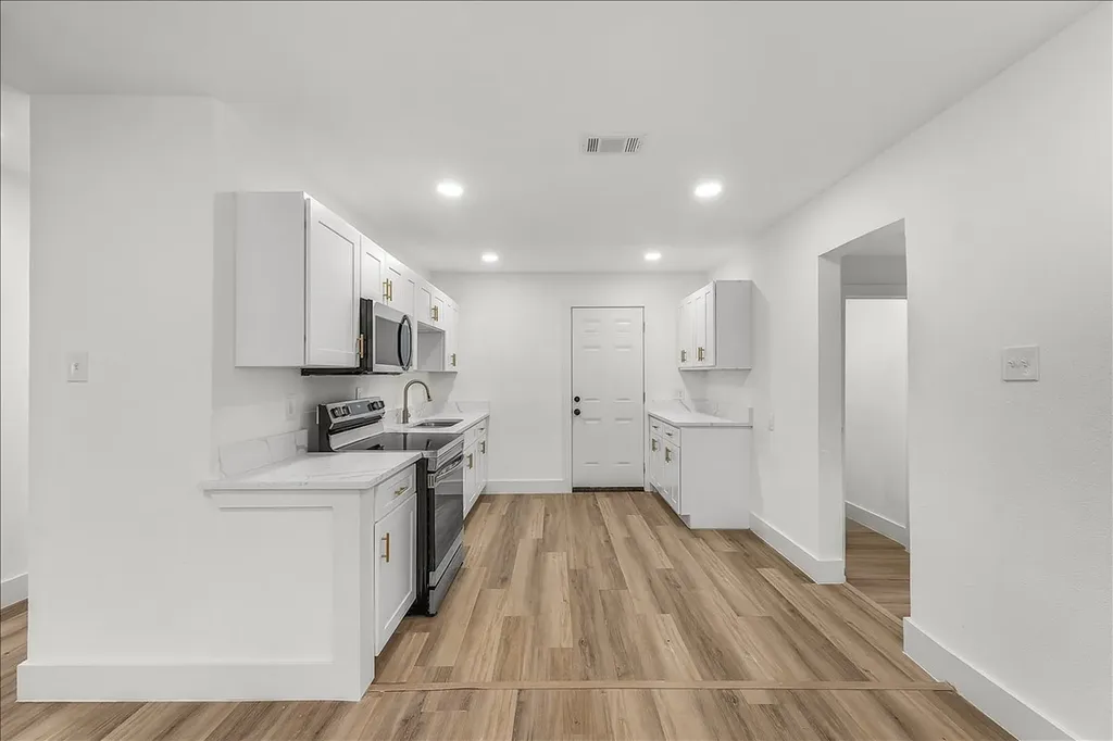 3744 S Hughes Avenue Fort Worth TX 76119