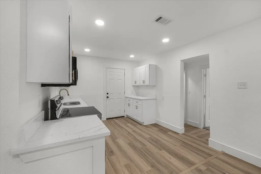 3744 S Hughes Avenue Fort Worth TX 76119