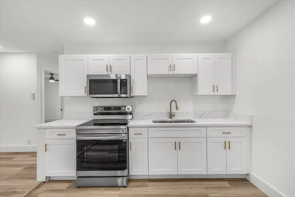 3744 S Hughes Avenue Fort Worth TX 76119