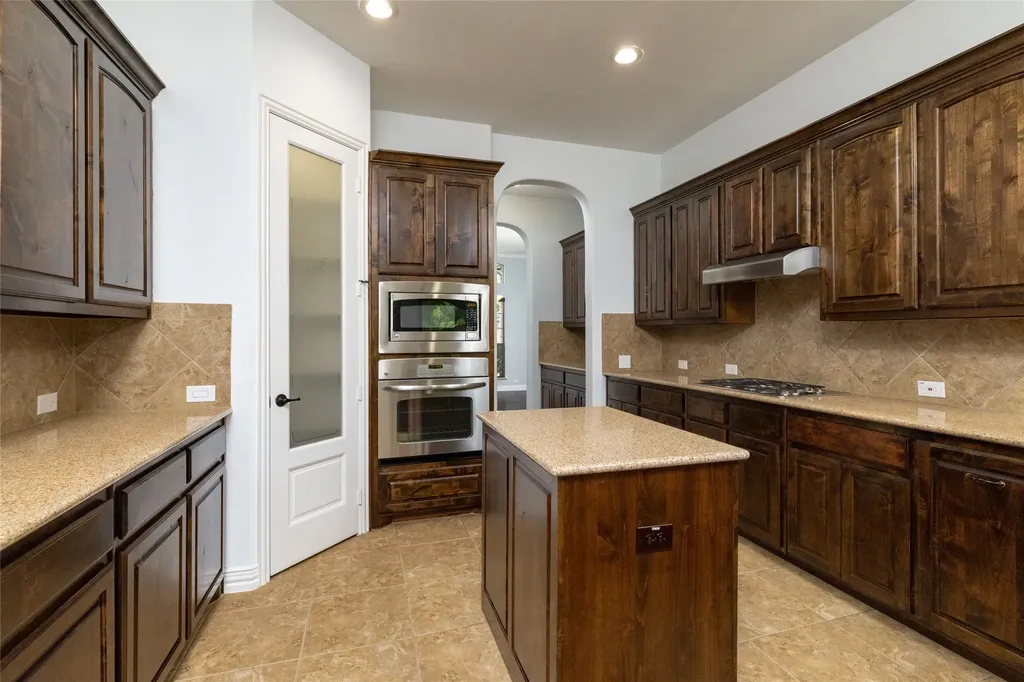 305 Dorset Court Roanoke TX 76262