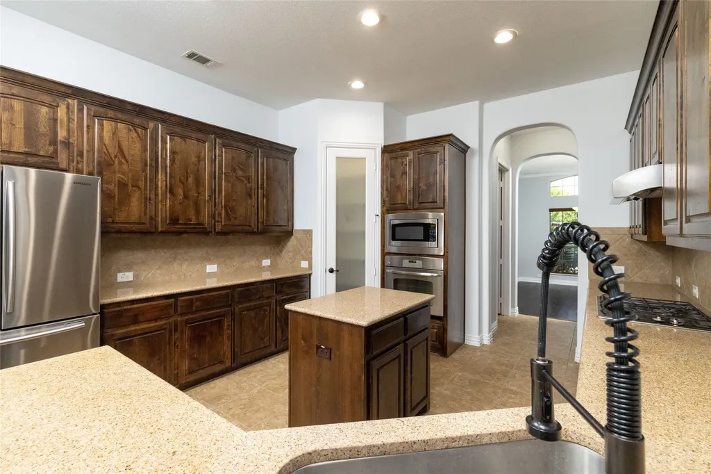 305 Dorset Court Roanoke TX 76262