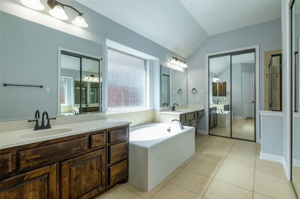 305 Dorset Court Roanoke TX 76262