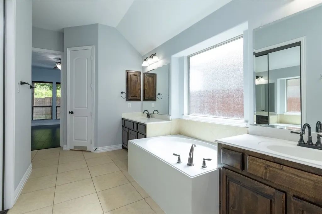 305 Dorset Court Roanoke TX 76262