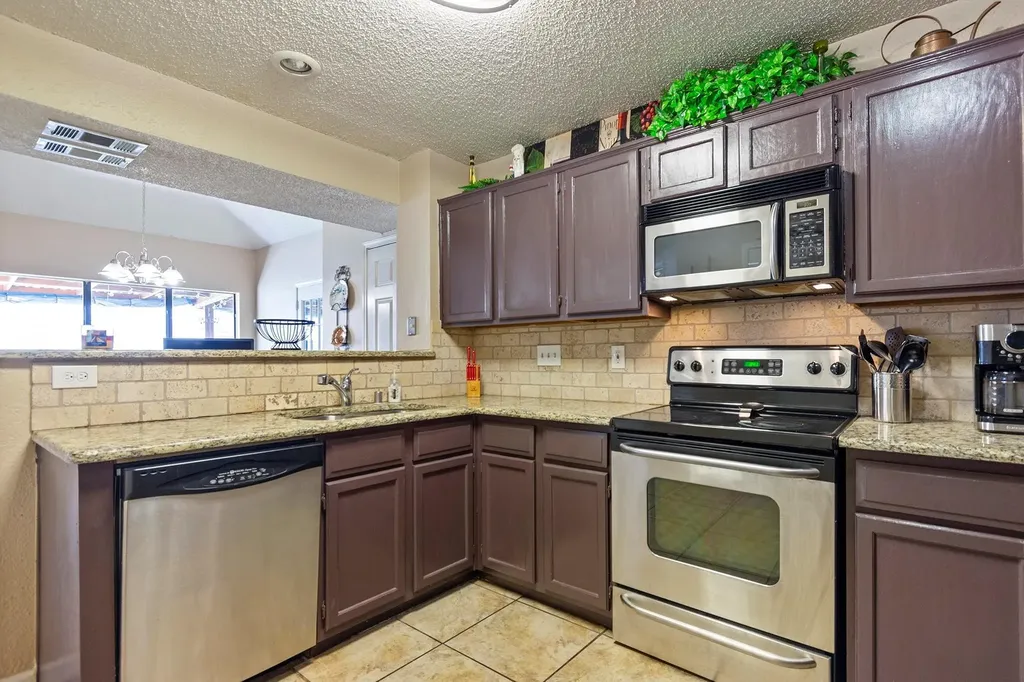 2920 Peninsula Way Carrollton TX 75007