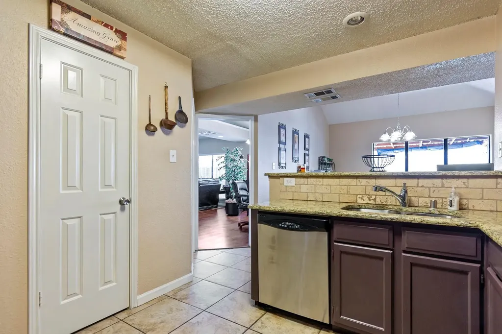 2920 Peninsula Way Carrollton TX 75007
