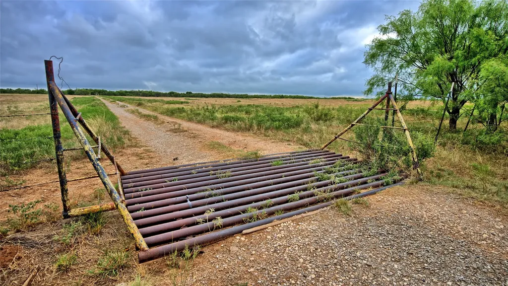 2563 Raymond Edwards Road Henrietta TX 76365