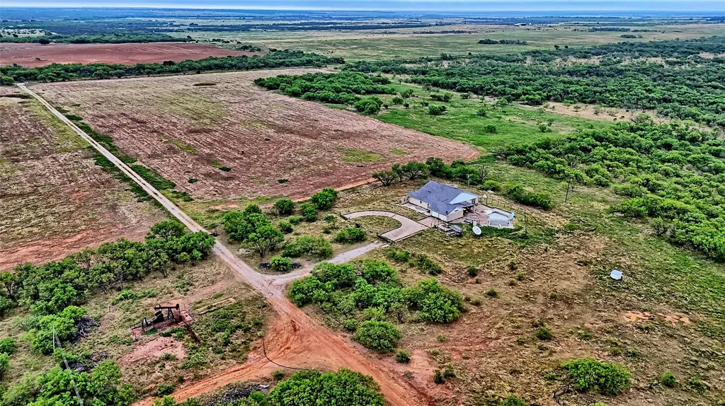 2563 Raymond Edwards Road Henrietta TX 76365