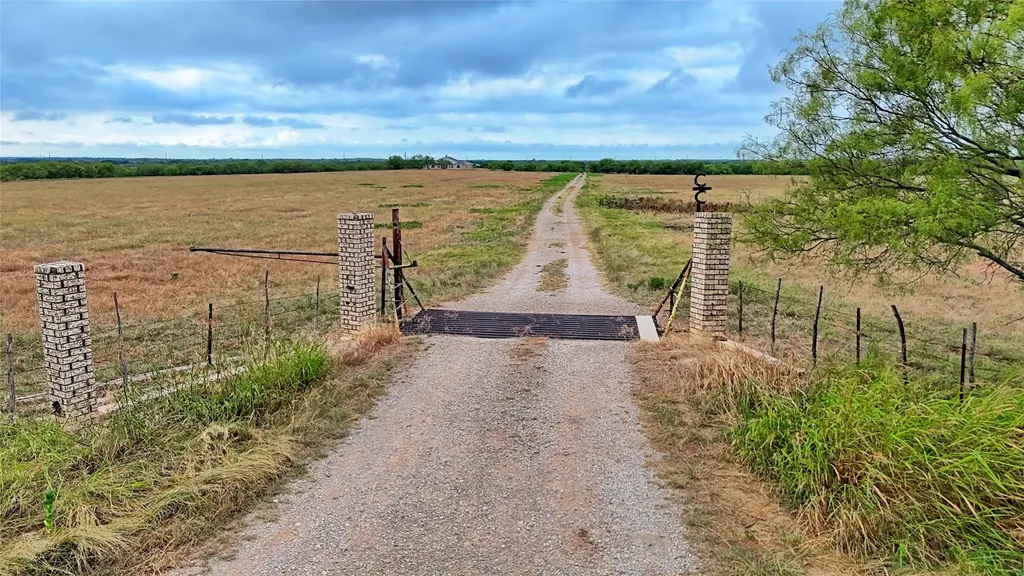 2563 Raymond Edwards Road Henrietta TX 76365
