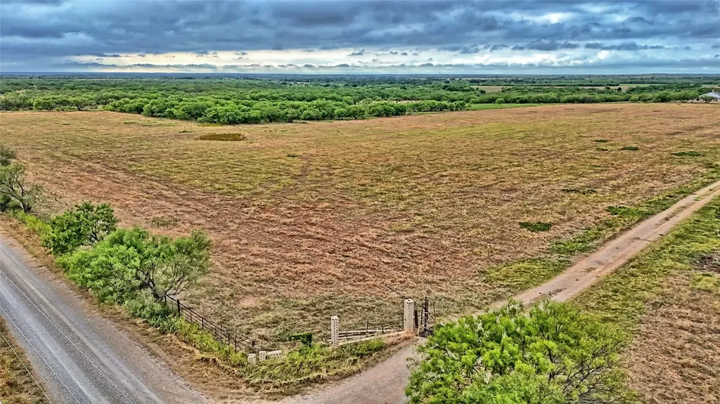 2563 Raymond Edwards Road Henrietta TX 76365