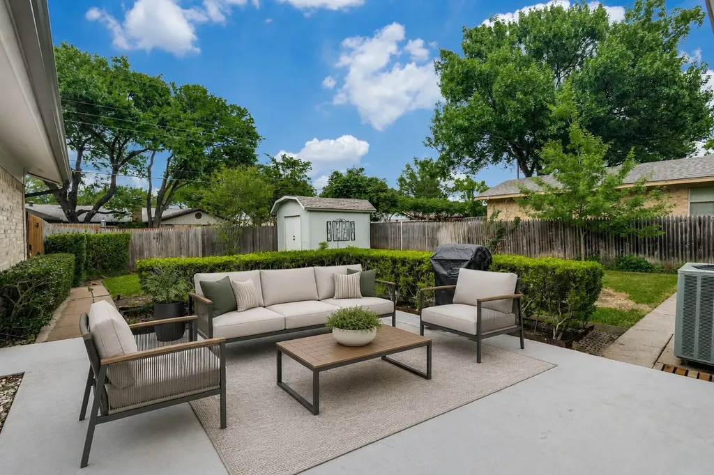 3817 Crestpark Drive Farmers Branch TX 75244