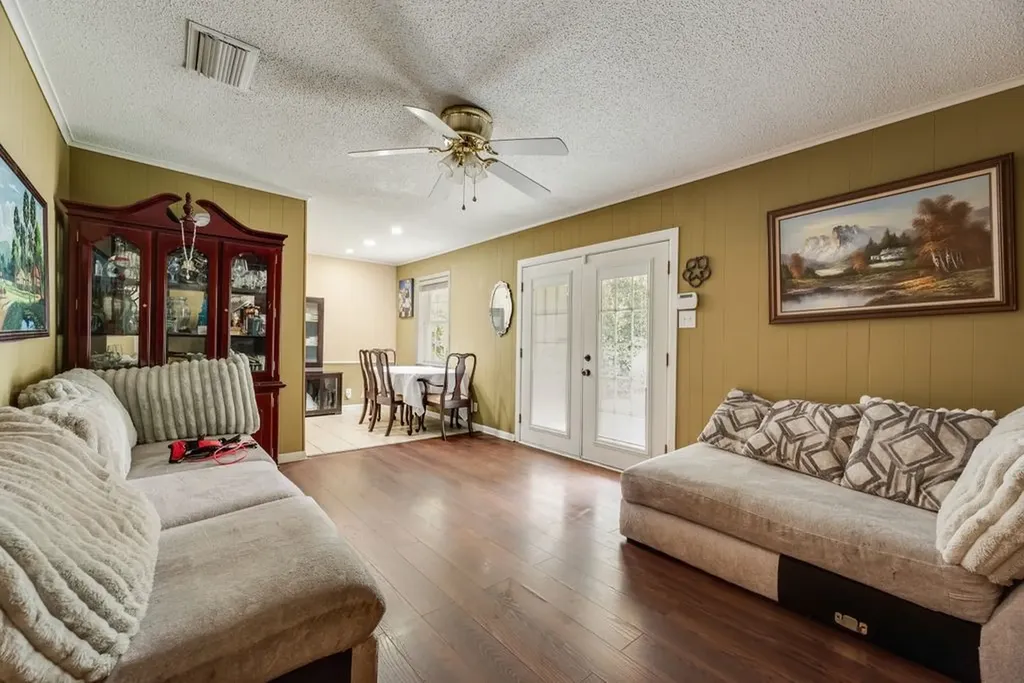 117 Myrtle Court Hurst TX 76053