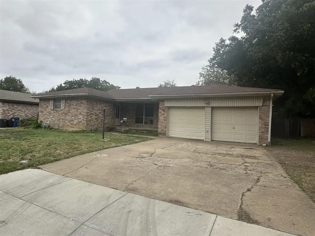 704 Clebud Drive Euless TX 76040