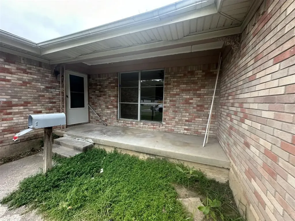 704 Clebud Drive Euless TX 76040