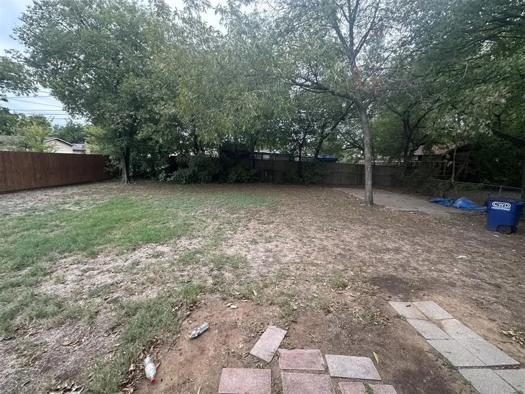 704 Clebud Drive Euless TX 76040