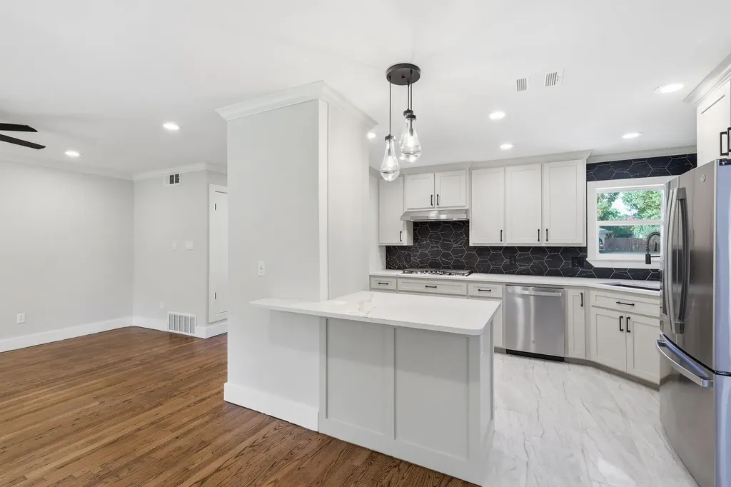 385 Crockett Lewisville TX 75057