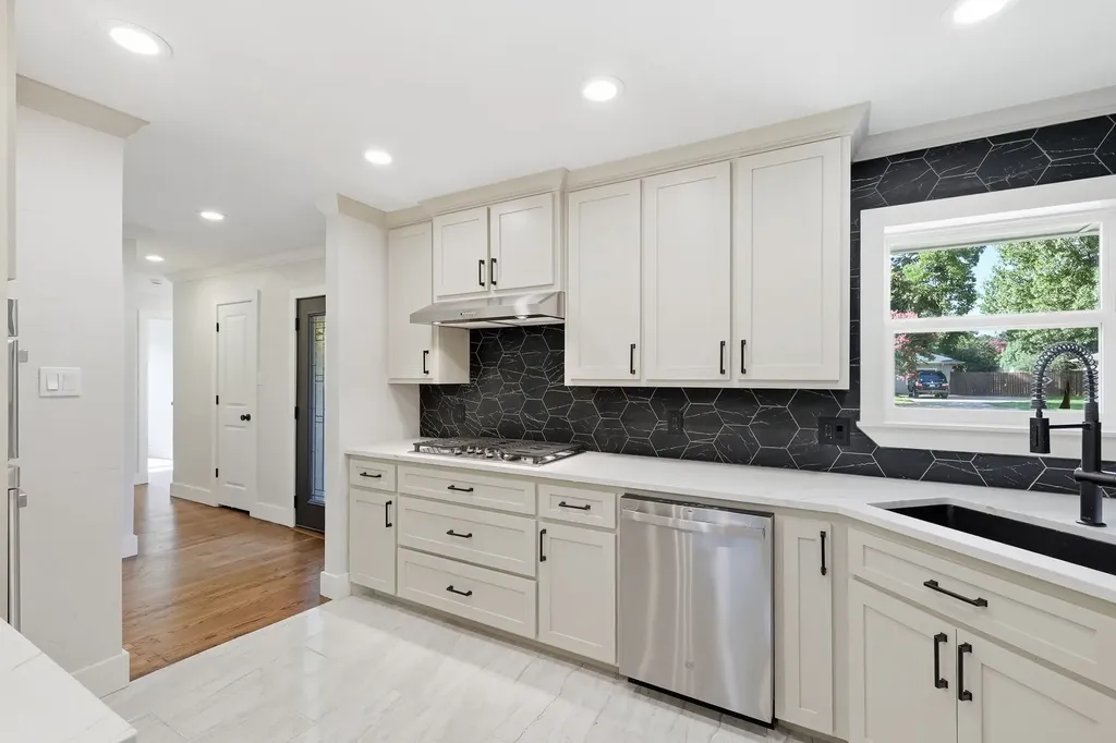 385 Crockett Lewisville TX 75057