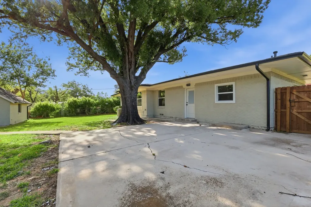 385 Crockett Lewisville TX 75057