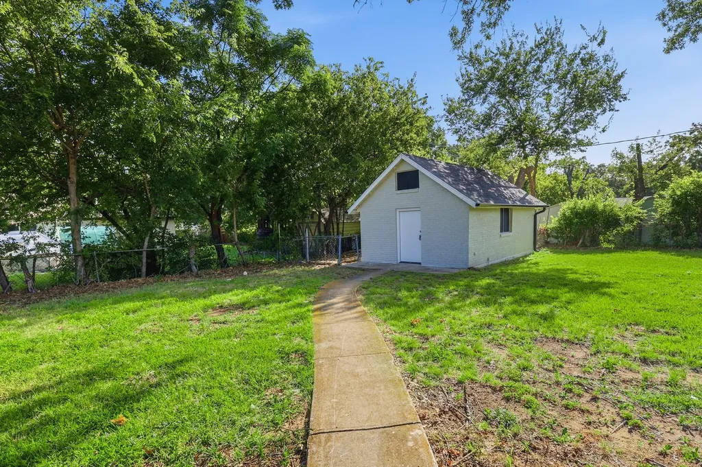 385 Crockett Lewisville TX 75057