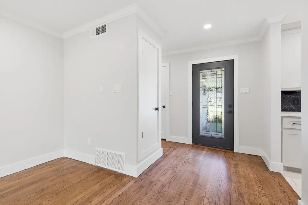 385 Crockett Lewisville TX 75057