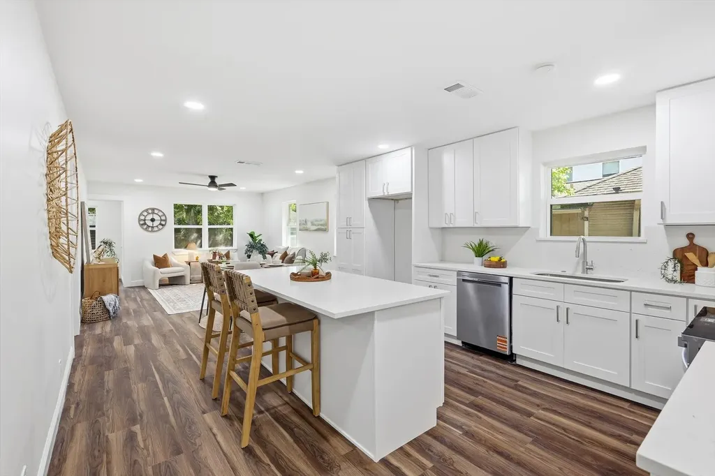 523 Martinique Avenue Dallas TX 75223