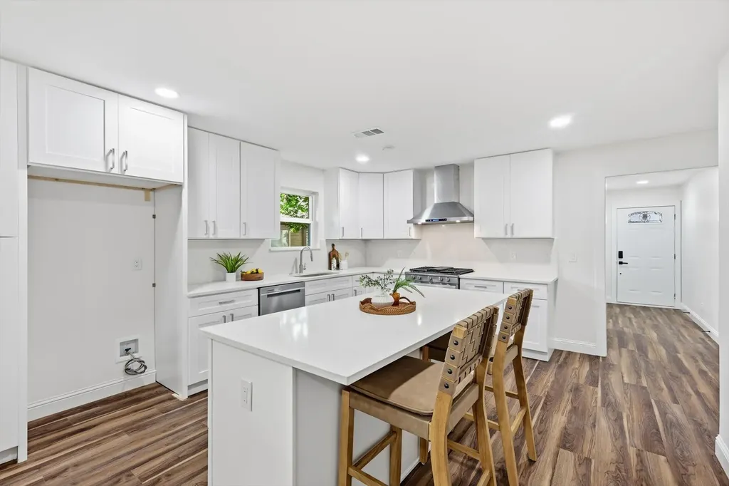 523 Martinique Avenue Dallas TX 75223