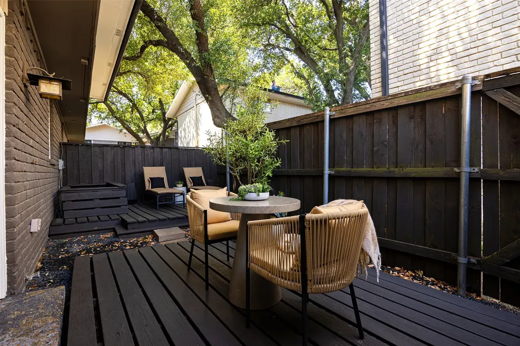 10221 Regal Oaks Drive Dallas TX 75230